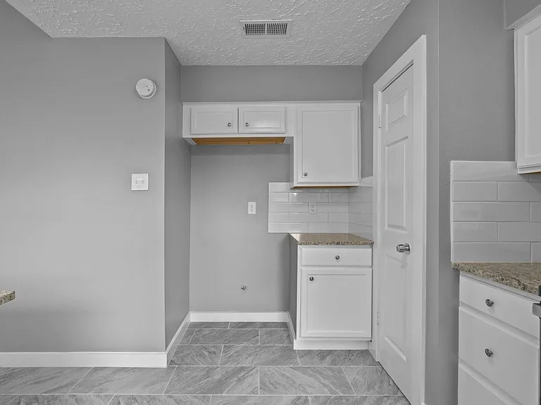 8122 Swan Meadow Ln — Photo 9