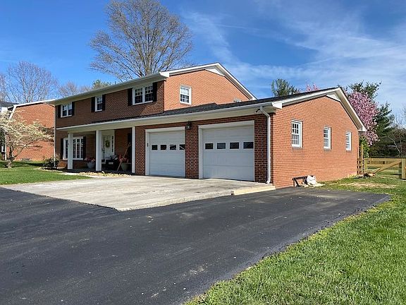4th image of 890 Carson Dr