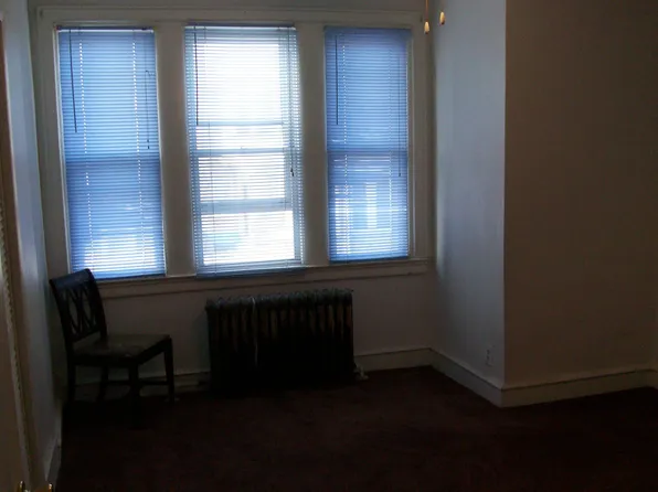 1733 Georges Ln, Philadelphia, PA 19131