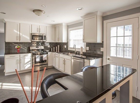 5th image of 2948 Briarwood Dr W