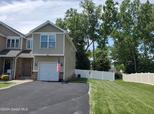 44 Carroll Hill Ct, Troy, NY 12180