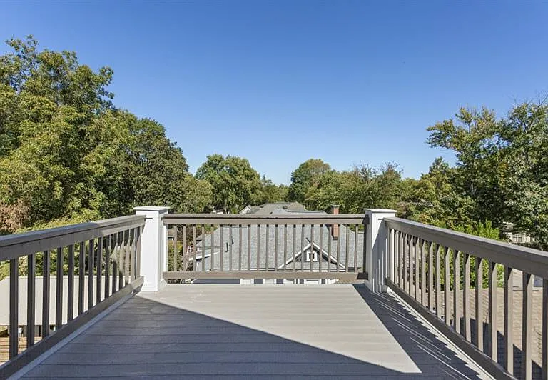 546 Highland Ave NE — Photo 30