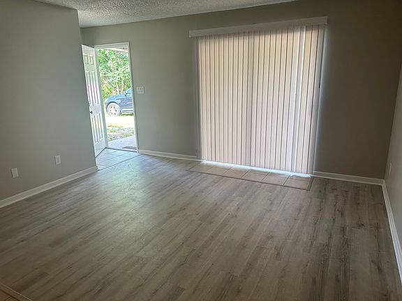 3rd image of 3365 Green Briar Cir APT C