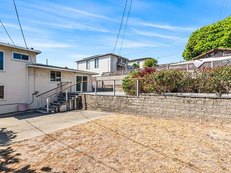 1796 Hickory Ave — Photo 31