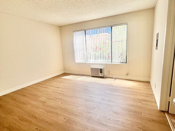 4th image of 1537 N Hobart Blvd #3