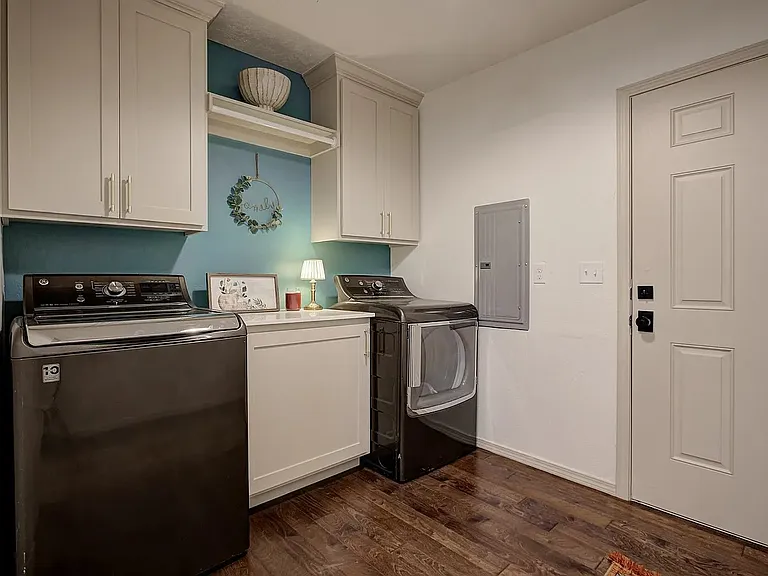 1922 W Park Pl — Photo 20