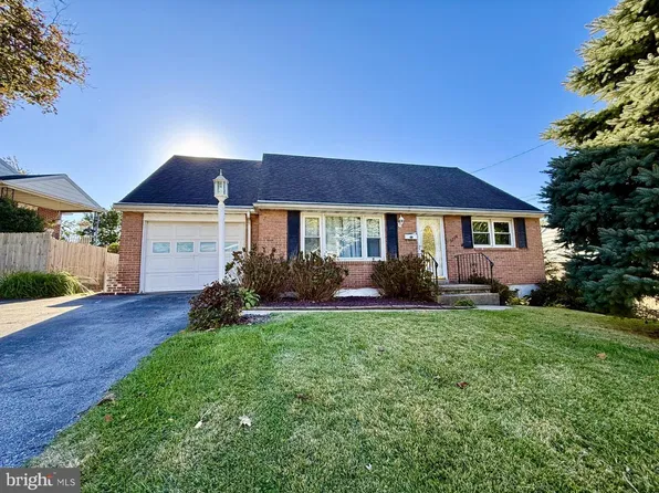 3204 Oak St, Laureldale, PA 19605