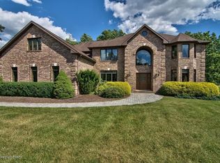 120 Devonshire Dr, Stroudsburg, PA 18360