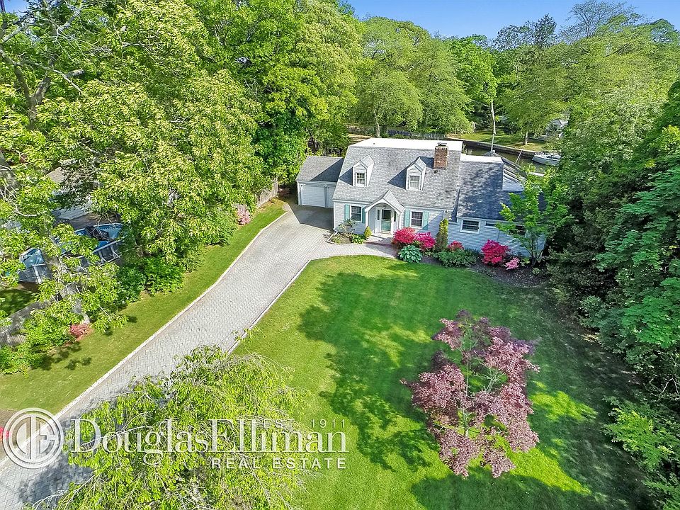 1st image of 194 Connetquot Dr