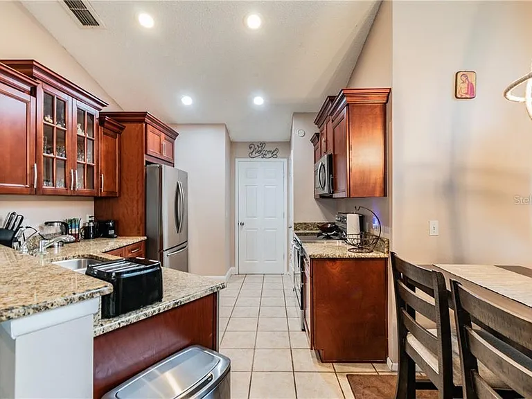 kitchen & breakfast nook