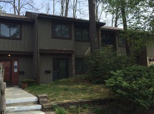 10 Briarwood Ter, Albany, NY 12203