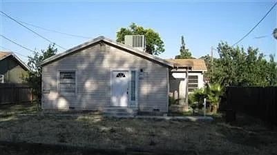 811 Martinez St photo 1