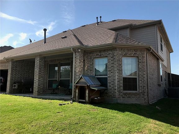 4th image of 933 Regal Bluff Ln