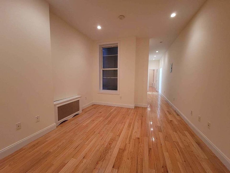 1st image of 447 W 43rd St APT 1C