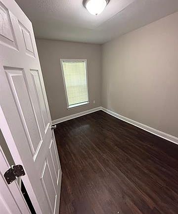 3rd image of 609 S Lilly St