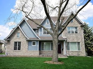 2207 Brentwood Rd, Northbrook, IL 60062