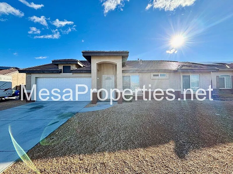 3 bed, 2.0 bath, 1712 sqft, $2,350 — Photo 2