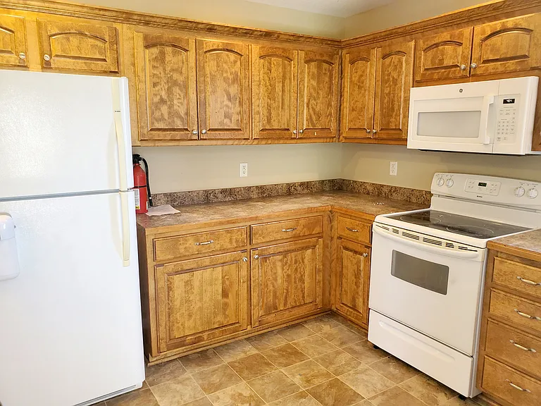 1216 Cypress Ct — Photo 2