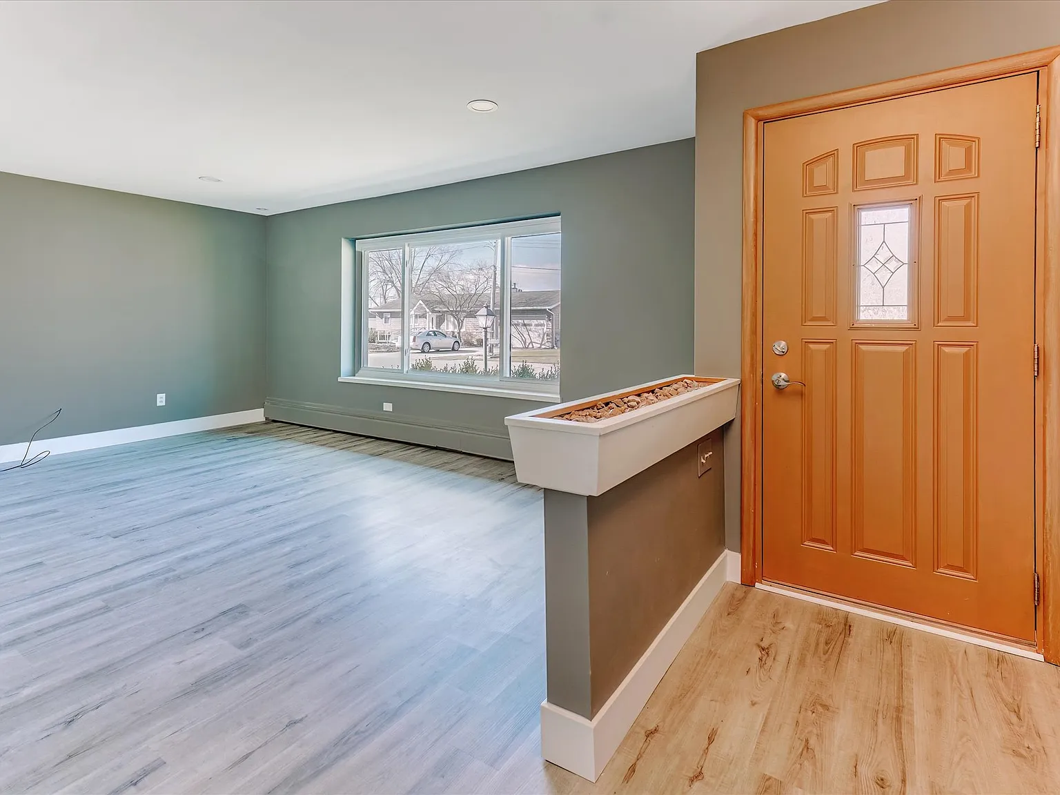 4 bed, 2026 sqft, $3,800 — Photo 3