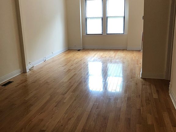 5th image of 1146 W Newport Ave #1