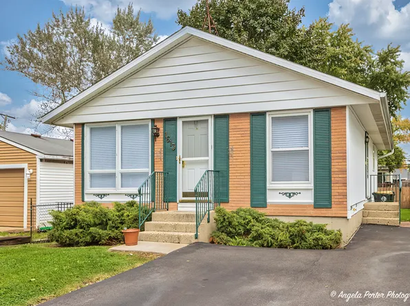 1613 Woodridge Dr, Round Lake Beach, IL 60073