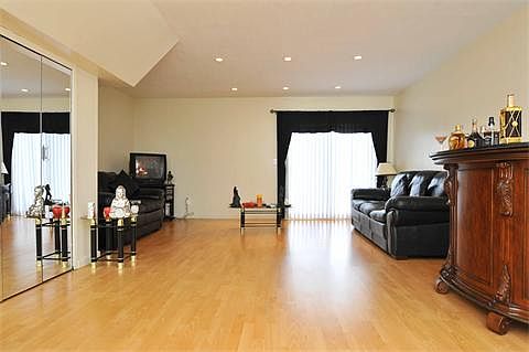 1st image of 39 Gateway Dr