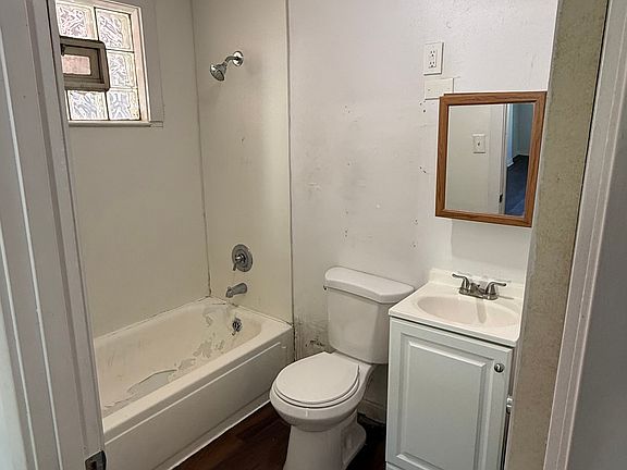 4th image of 2258 S Chase Ave #1