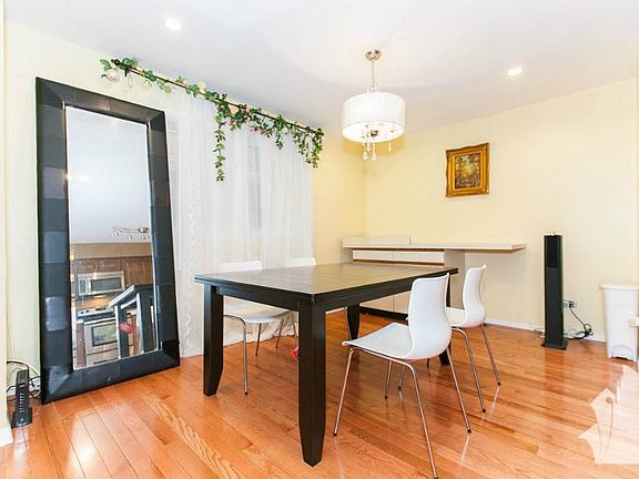 2nd image of 1330 N Lasalle St #311