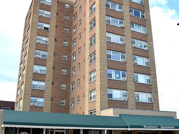 2nd image of 530 W Berry St APT 606