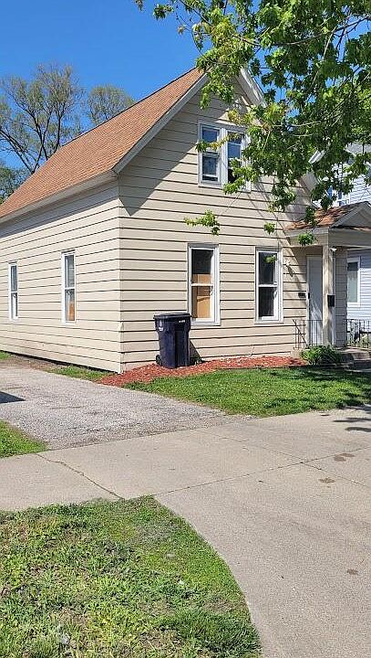 2nd image of 127 E 15th St