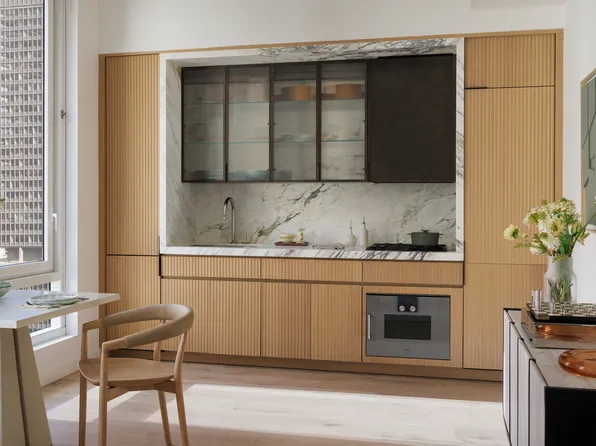 135 East 47th Street image 4 of 15