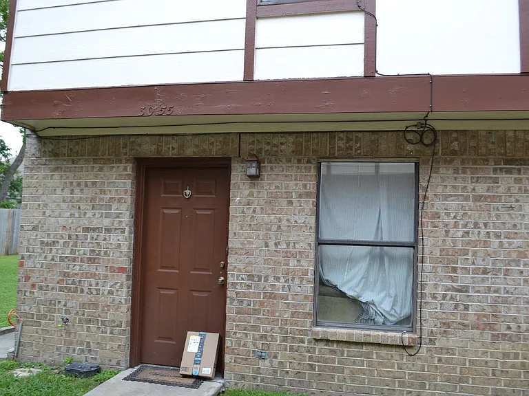 3055 Olympia Dr — Photo 1