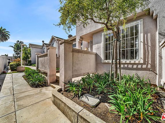 2nd image of 820 W Compton Blvd Unit 17