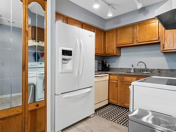 2nd image of 42123 Mill Race Cir #12