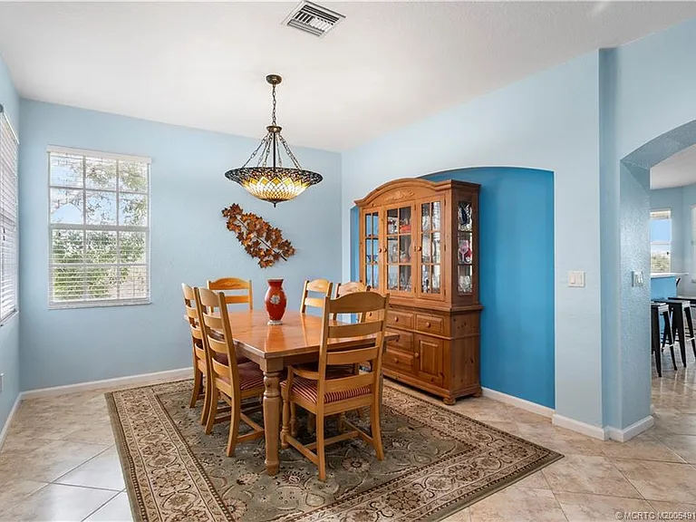 691 SW Glen Crest Way — Photo 7
