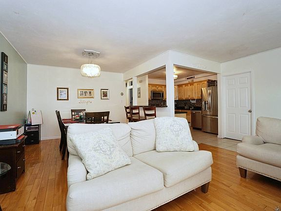 5th image of 14 Debbie St