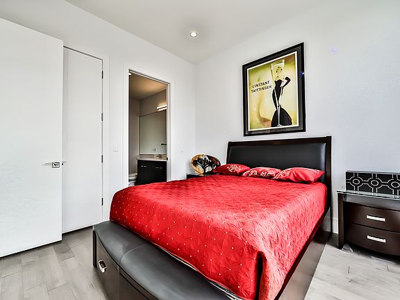 5th image of 2401 W Wabansia Ave #308