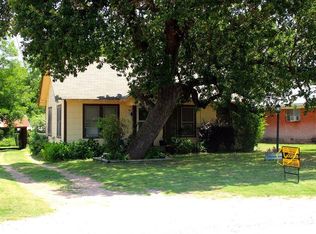 225 S Moseley St, De Leon, TX 76444