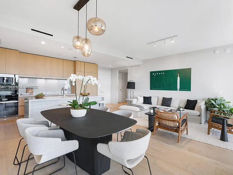 8701 Collins Ave #404 — Photo 4