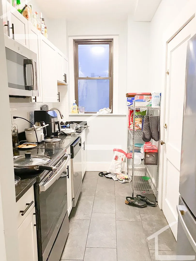 Nicely renovated 4 bed 2 bath near the Green Line and BU. — Photo 1