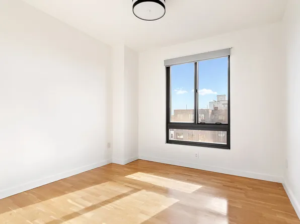 500 4th Avenue image 10 of 17