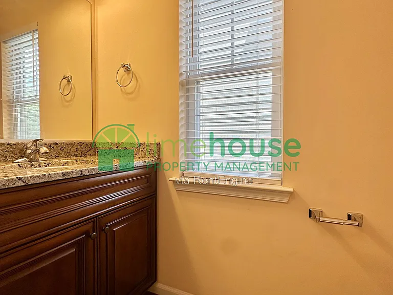 132 Filbert St — Photo 16