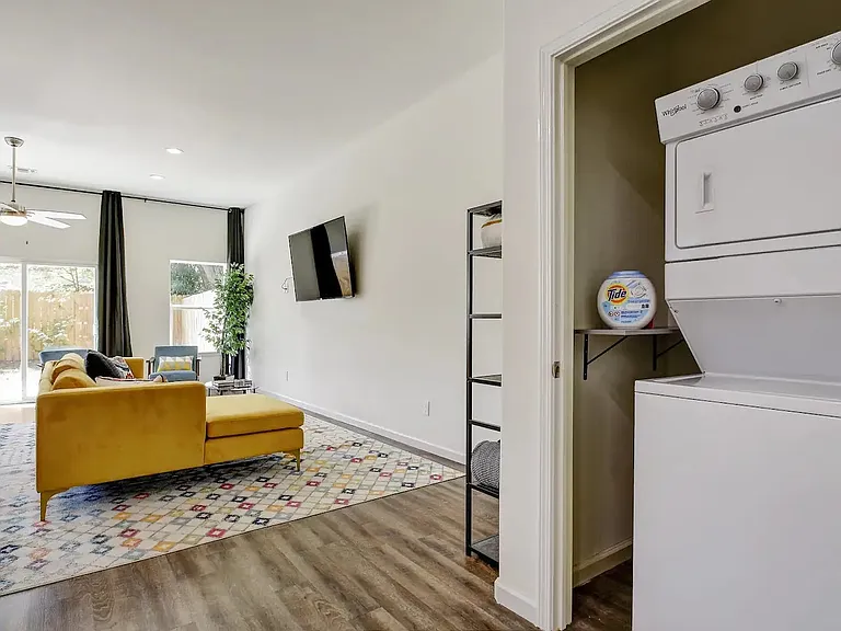 1618 Dakota St #102 — Photo 9
