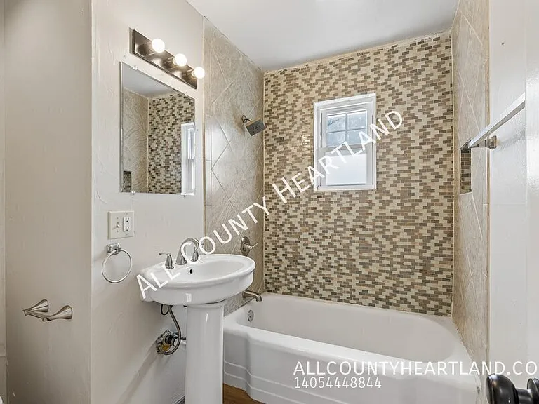 2145 NW 32nd St — Photo 9