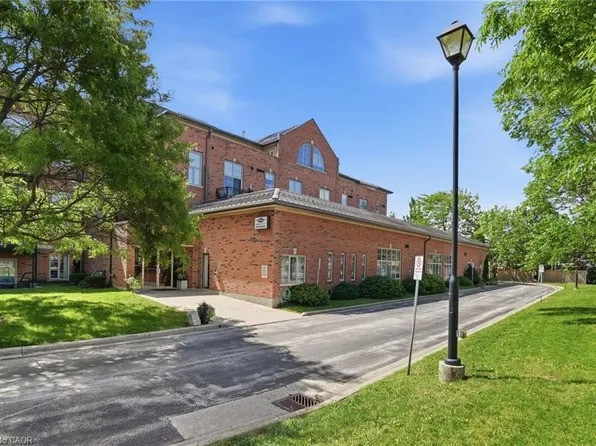 262 Dundas St E #219, Hamilton, ON L8B 1A9