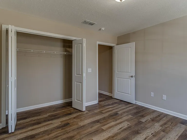 313 N Diagonal St — Photo 20