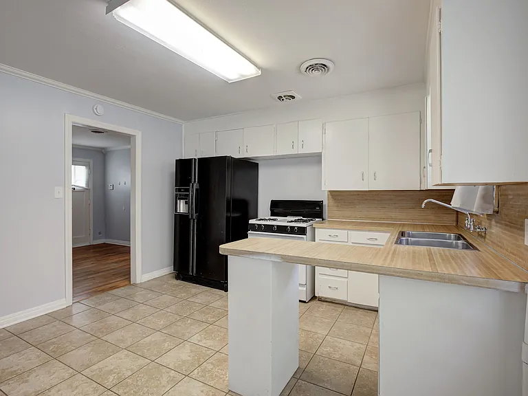 912 Garver St — Photo 10