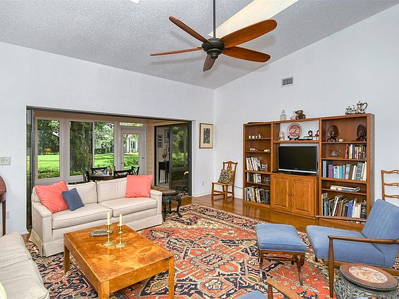 3rd image of 4045 Wilshire Cir E #136