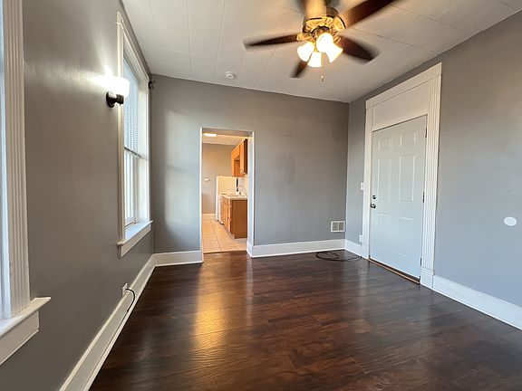 4th image of 1004 Bluff St