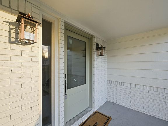 4th image of 2085 Seven Oaks Dr